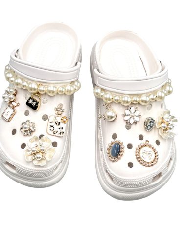 A set of Crystal Shoe Charms Fits Fashion Decoration For Clog Shoes Artificial Diamond Bling Chain Artificial Jewelry Accessories; Crocs Decoration
